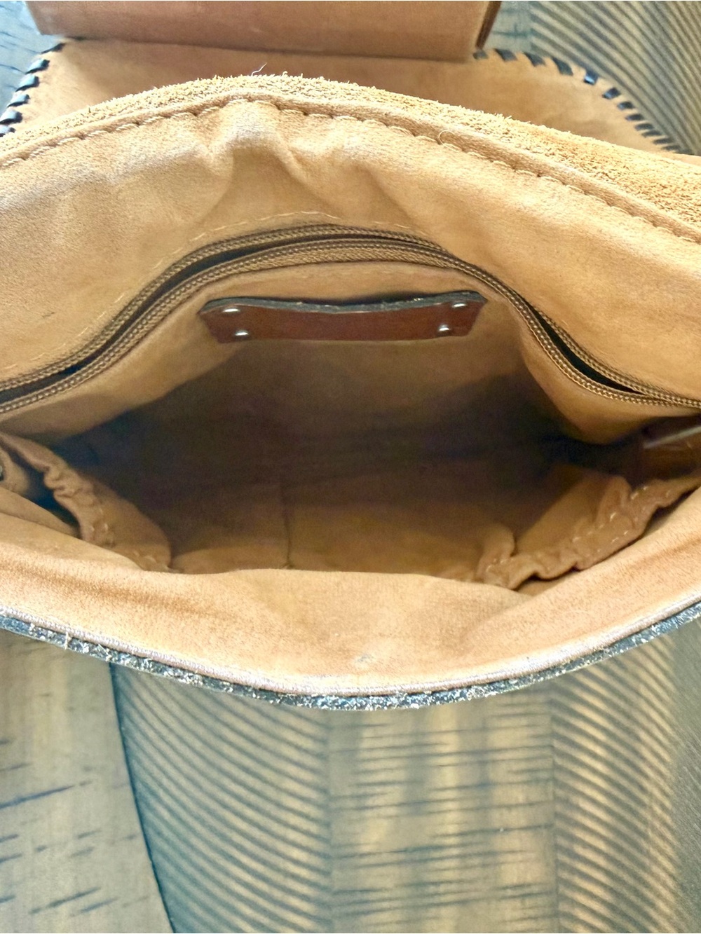 Handcrafted Turquoise-Accented Tooled Leather Crossbody Bag - Picture 7 of 9